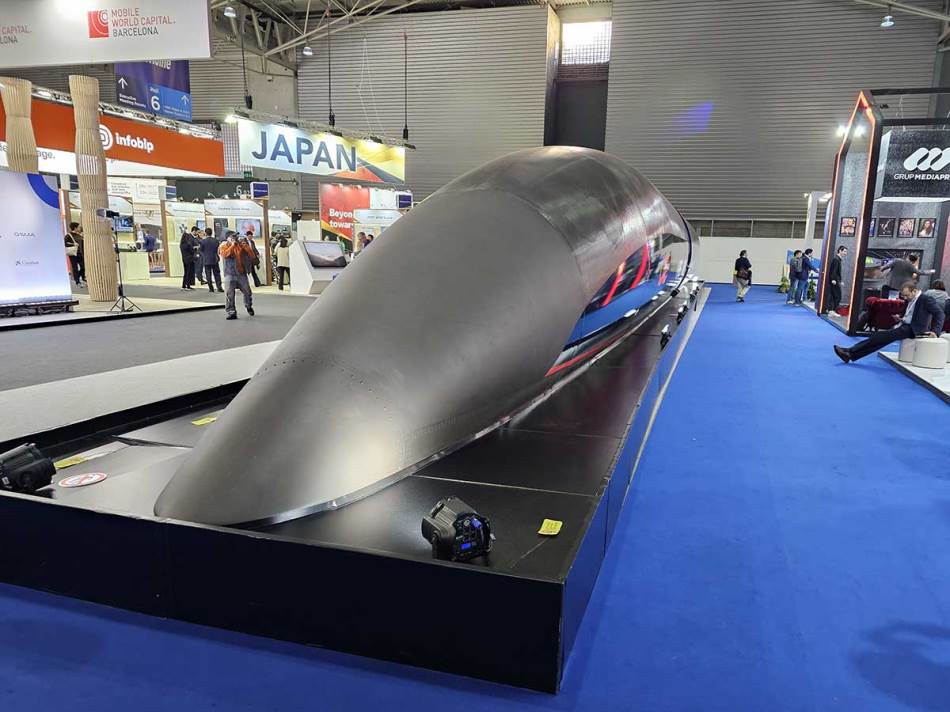 HyperloopTT kapsula za putovanje kroz cevi 1200 kilometara na sat