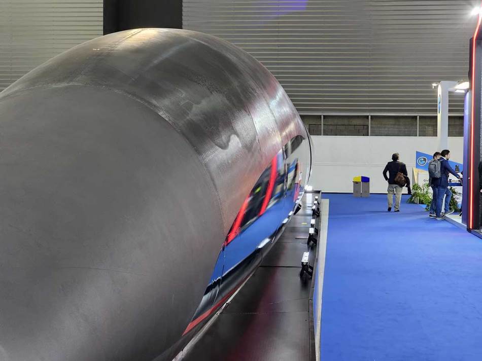 HyperloopTT 4.jpg