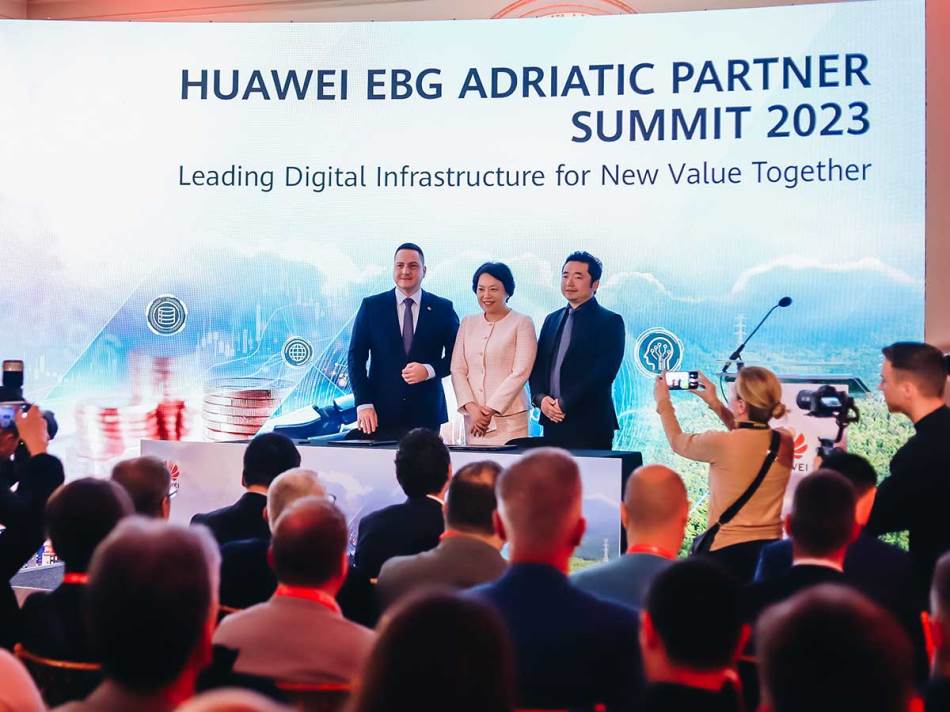Huawei donacija 150000 dolara za stipendije studentima u Srbiji