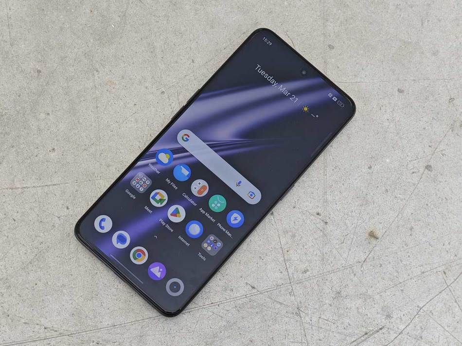 Realme GT3 ekran