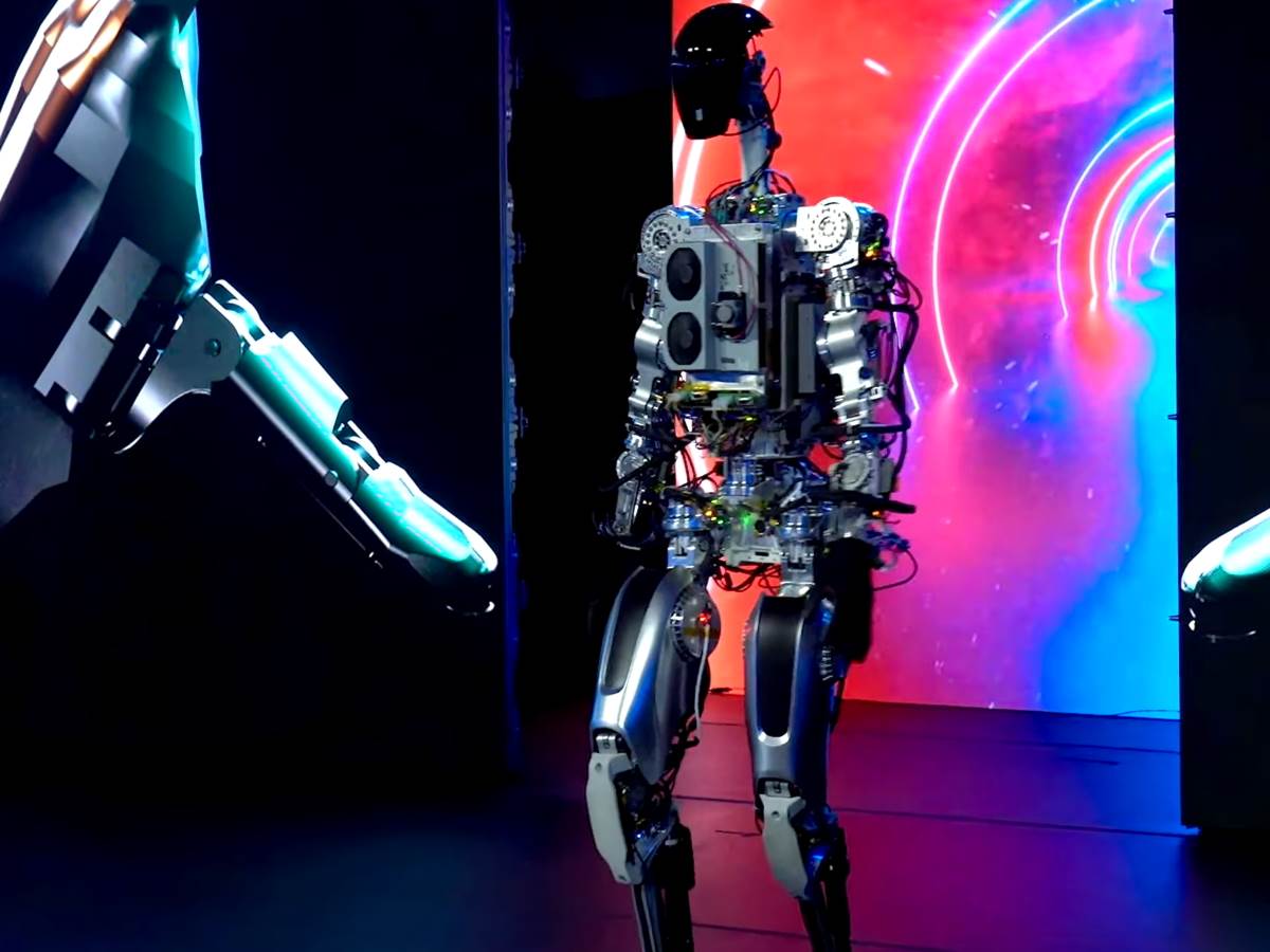 Tesla Optimus robot 6.jpg