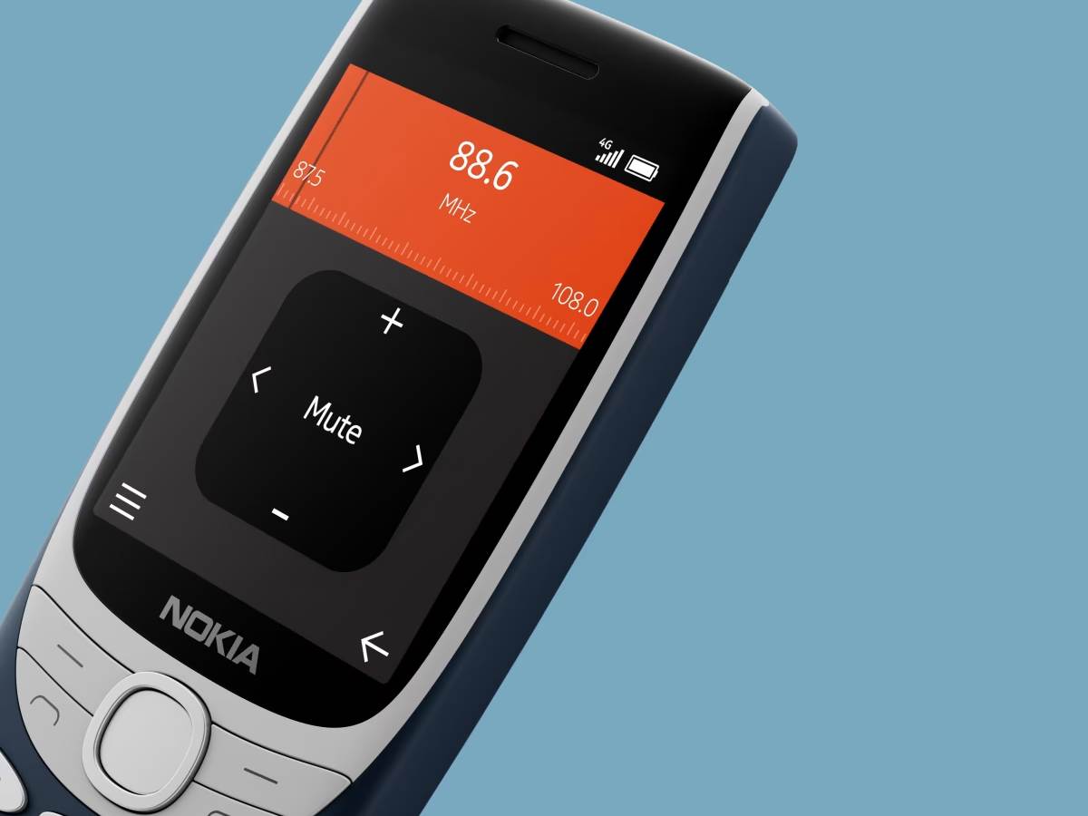 Nokia_8210_4G 6.jpg