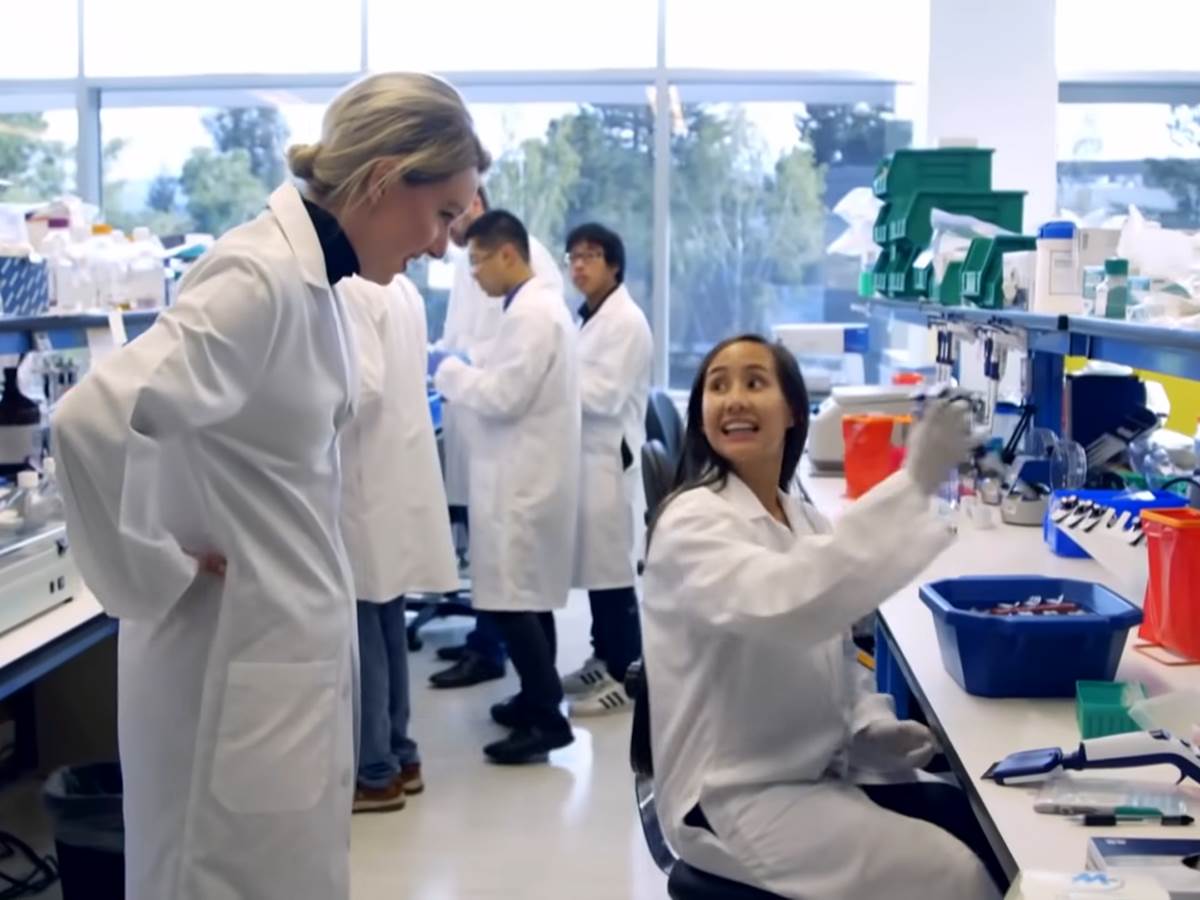 Elizabeth Holmes exposed_ The $9 billion medical ‘miracle’ that never existed _ 60 Minutes Australia 5-34 screenshot.png