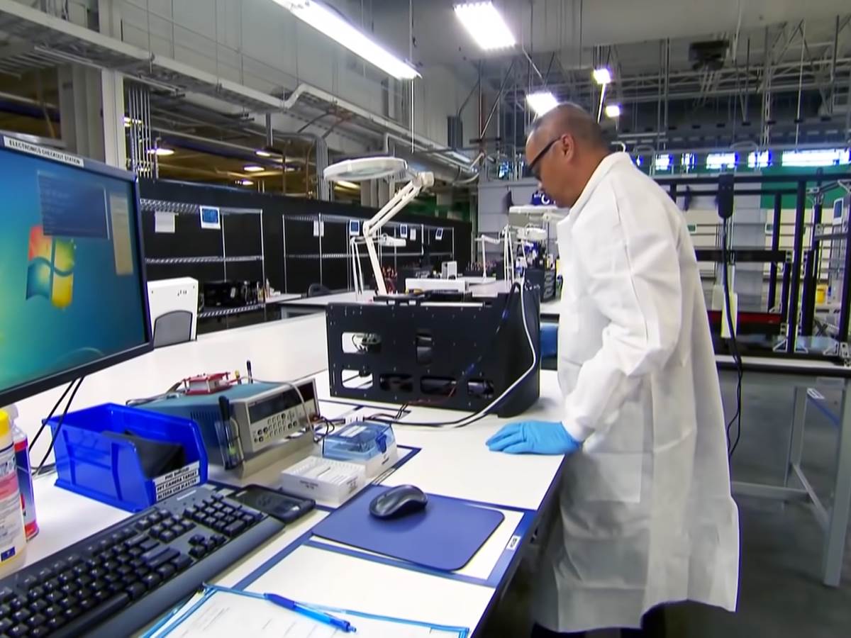 Elizabeth Holmes exposed_ The $9 billion medical ‘miracle’ that never existed _ 60 Minutes Australia 9-35 screenshot.png