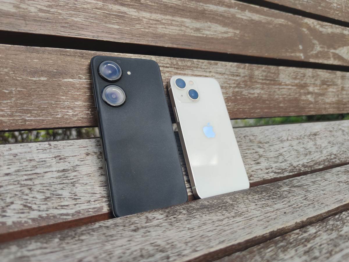 iPhone vs Asus 1.jpg