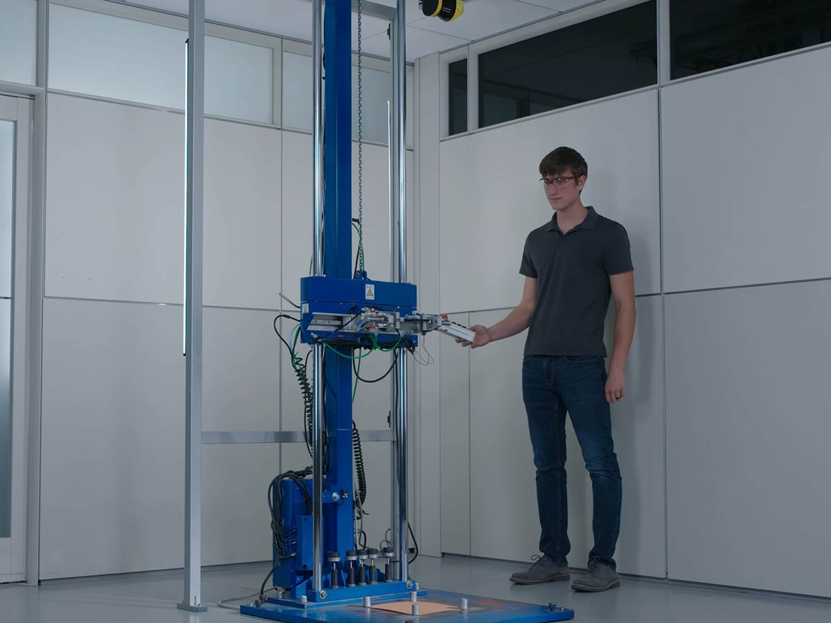Corning® Gorilla® Glass Victus® 2 Drop Tower Test on Simulated Concrete 0-31 screenshot.png
