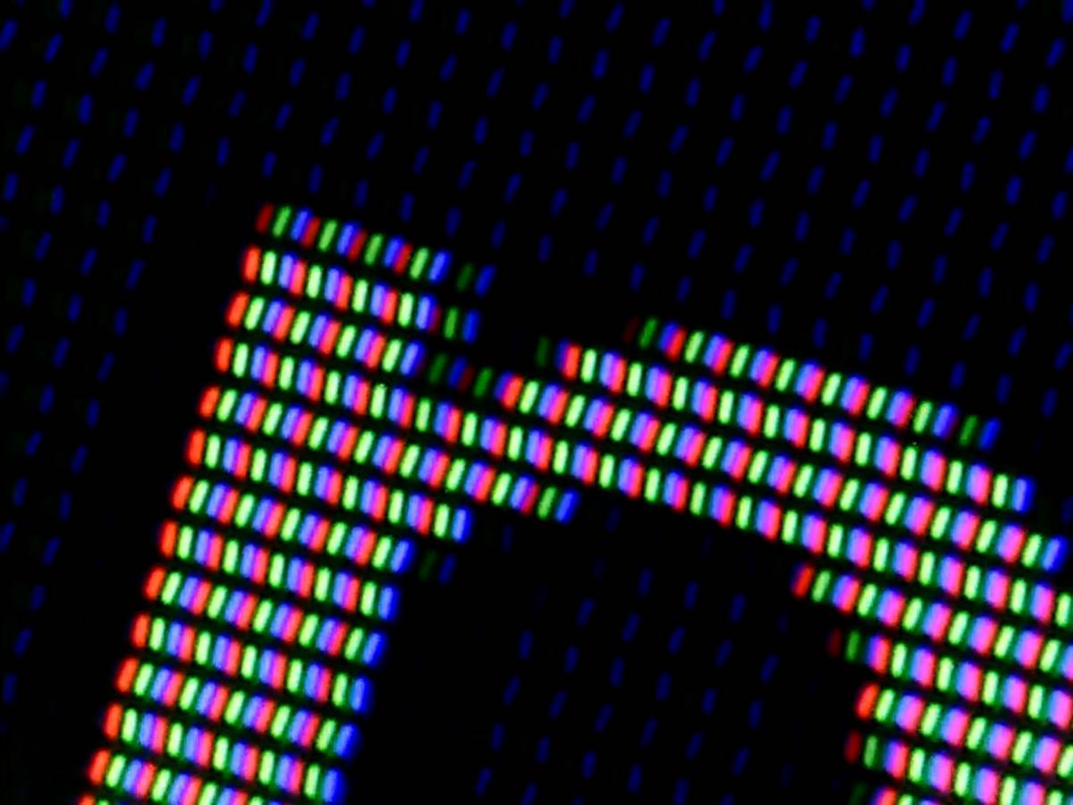 Smartphone Pixels under microscope (IPS vs OLED) 1-51 screenshot.png