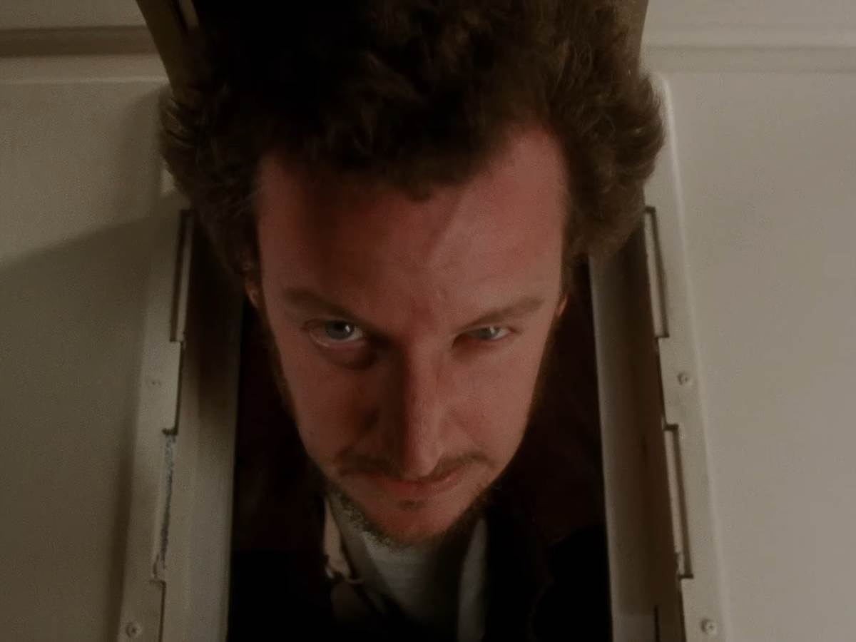 Home Alone - Theatrical Trailer Remastered in HD 1-17 screenshot.png