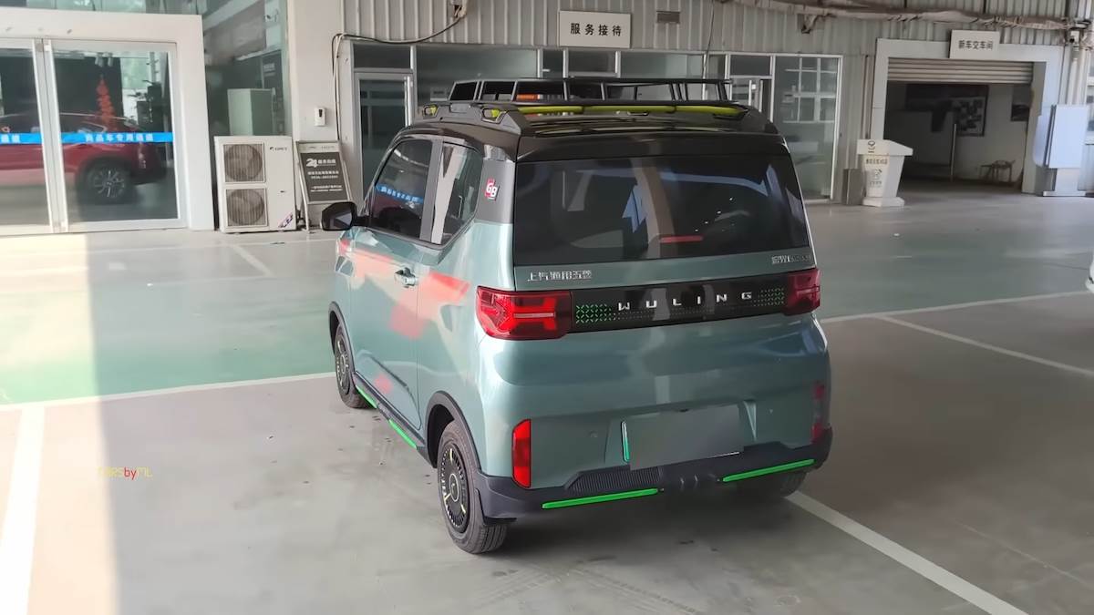2022 _Wuling Hongguang Mini EV in-depth Walkaround 1-5 screenshot.png