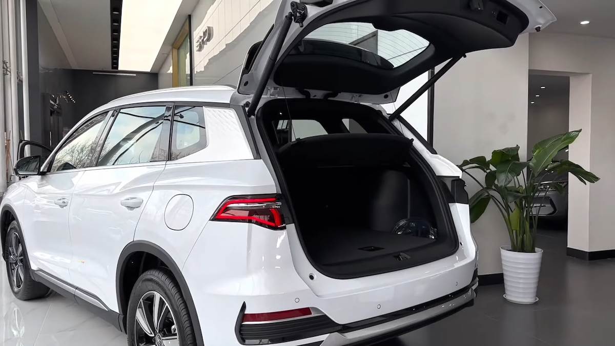 2022 BYD Song Pro DM-i in-depth Walkaround 0-18 screenshot.png