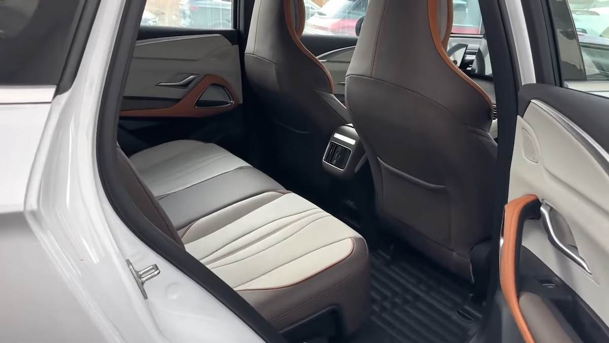 2022 BYD Song Pro DM-i in-depth Walkaround 0-58 screenshot.png