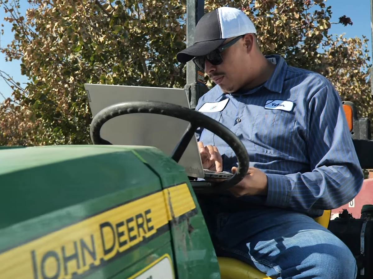 Customer DIY Parts & Service Solutions _ John Deere Customer Service ADVISOR™ 1-18 screenshot.jpg