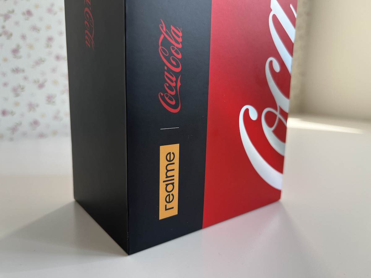 realme 10 Pro Coca Cola otpakivanje 5.jpeg