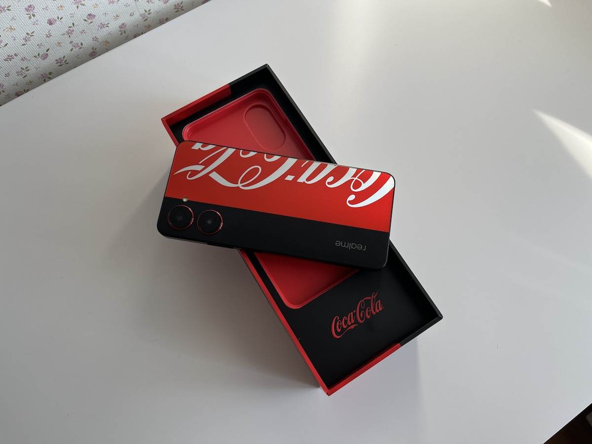 realme 10 Pro Coca Cola otpakivanje 7.jpeg