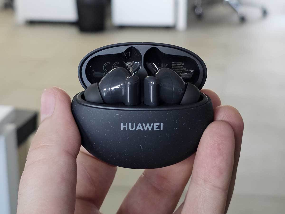 Huawei FreeBuds 5i 2.jpg