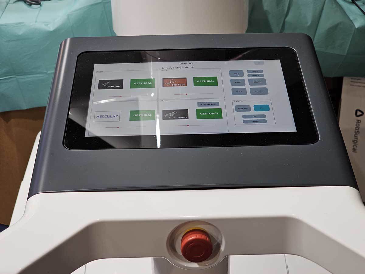 Bitrack hirurški robot 6.jpg