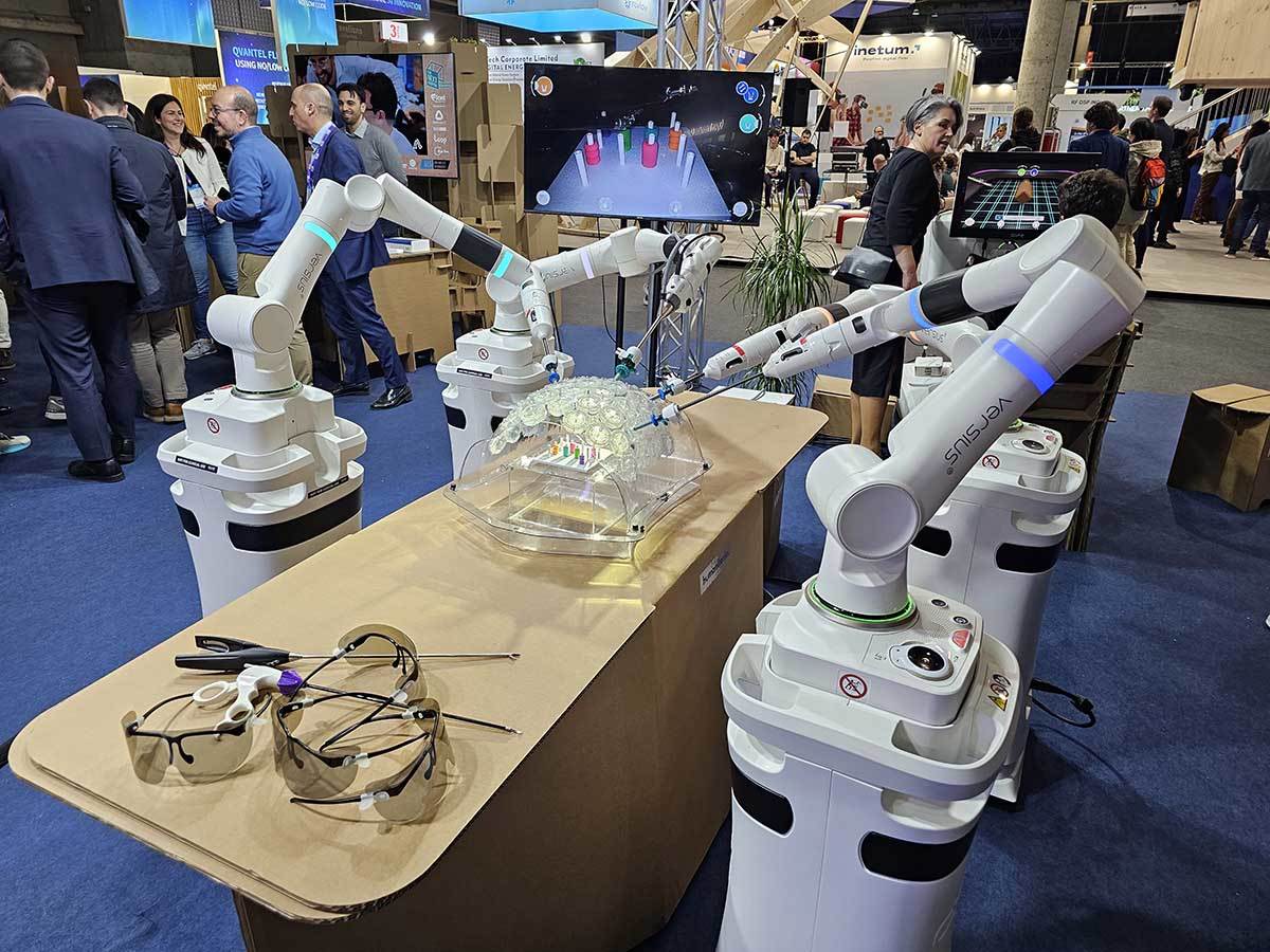 Versius hirurški robot 3.jpg